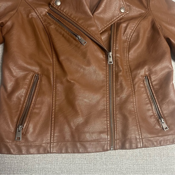 Levi's womens The Classic Faux Leather Moto Jacket - Picture 5 of 14